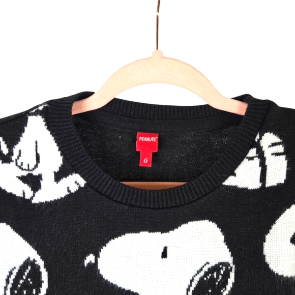 Snoopy Peanut Black Cartoon Sweater - Picture 3 of 8
